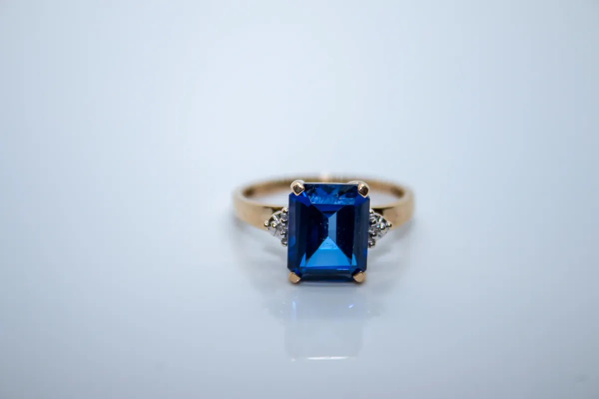18K Yellow Gold Sapphire Ring