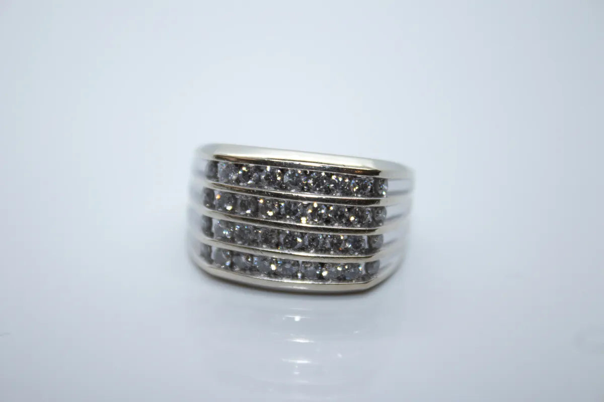 10K White Gold Diamond Gents Ring