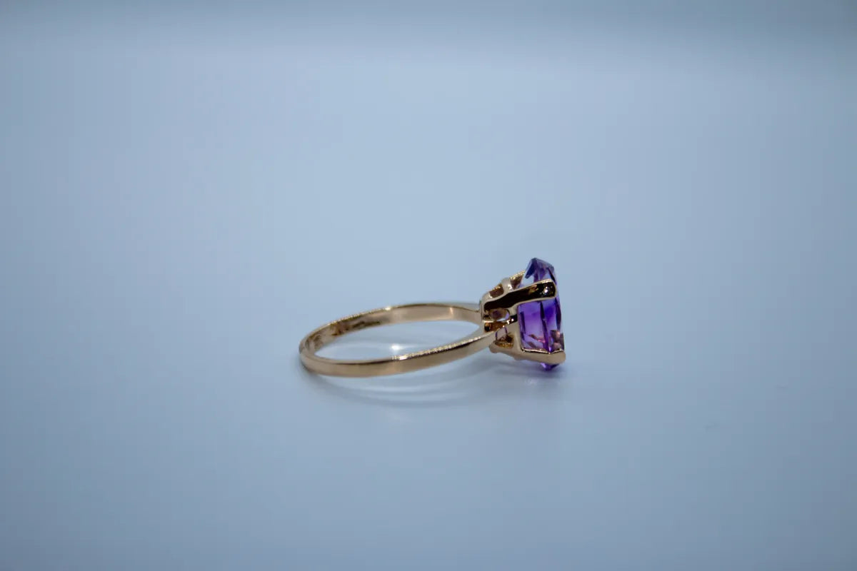 14 K Y/G Amethyst Ring, Oval Cut