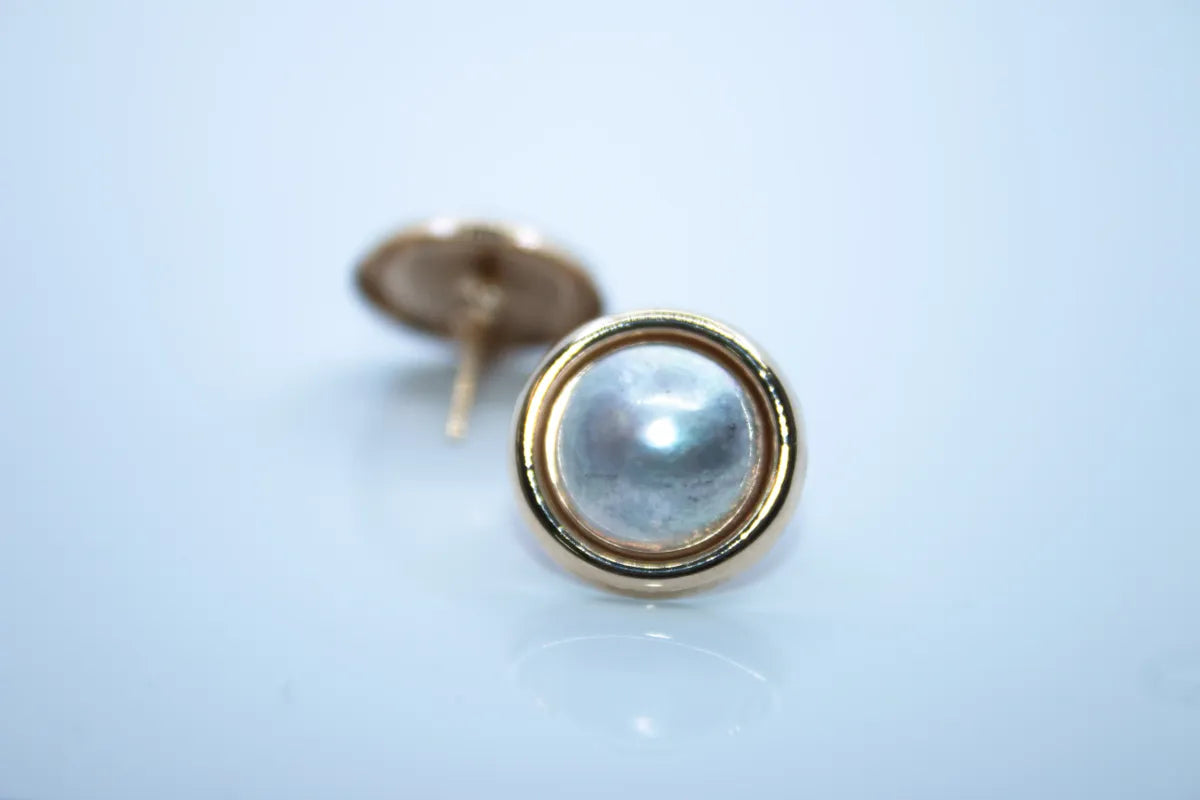 14 K Yellow Gold Mobe Pearl Earrings