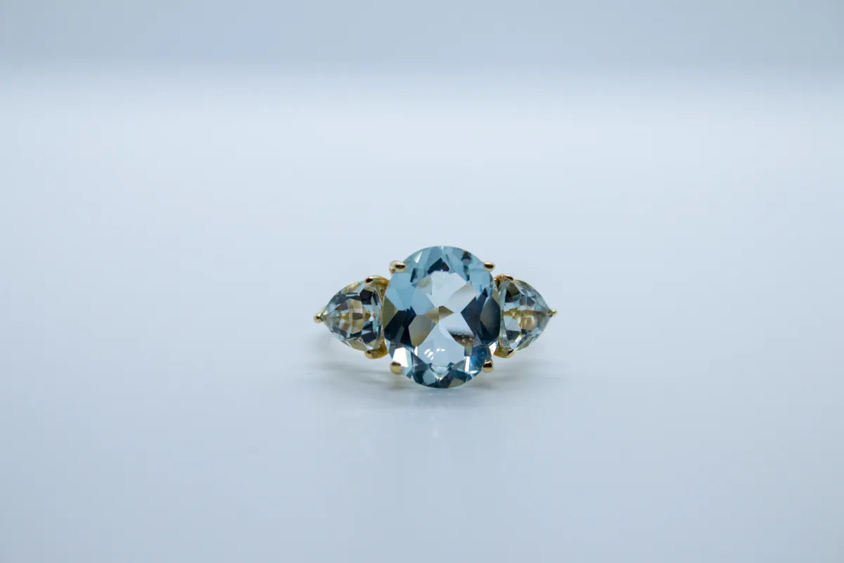 14 K Y/G Sky Blue Topaz Ring