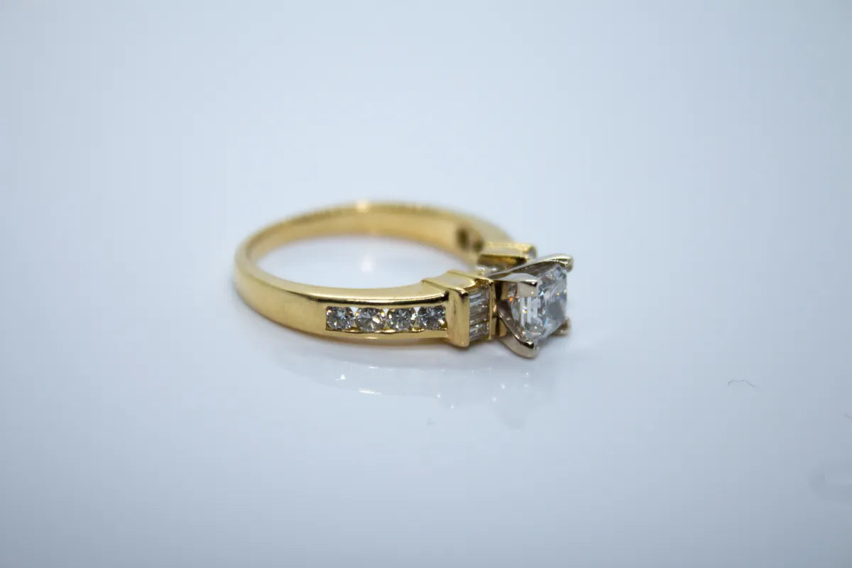 18 K Yellow Gold Estate Diamond Ring